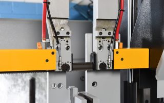 H-18A Idler Side Guide Arm Is Mechanically Connected To The Front Vise For Proper Guide Arm Spacing At All Times