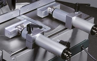 PNF350-2CNC material is clamped by two pneumatic operating vises